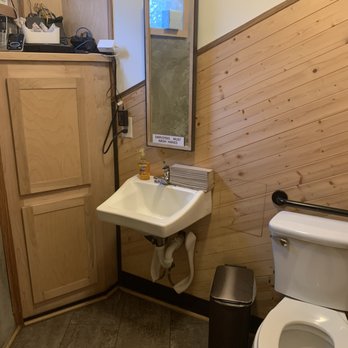 Fleet Coffee - bathroom - Coffee & Tea Near Me - Austin, Texas