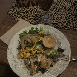 I ordered the 1st Ring Master : 2 by two; 2 burgers w/ 2 cheese's surrounded by Onions. Served on mix greens & Wine I ordered the 1st Ring Master : 2 by two; 2 burgers w/ 2 cheese's surrounded by Onions. Served on mix greens & Wine