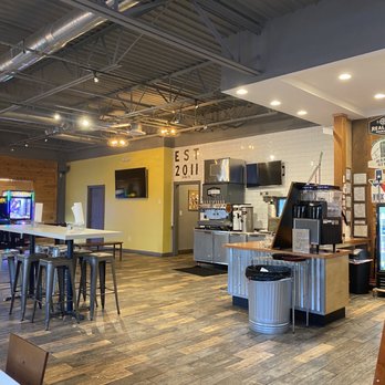 LA Burger - Tables - Burgers Near Me - Grapevine, Texas