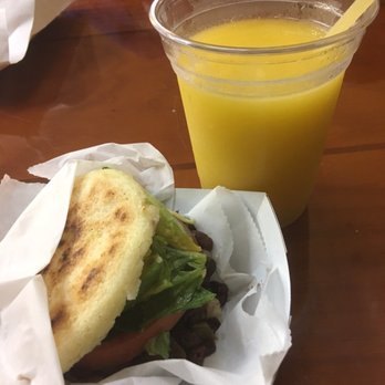 Arepa Con Que - Veggie arepa and mango juice made with water. :) - Venezuelan Near Me - Melbourne, Florida Arepa Con Que - Veggie arepa and mango juice made with water. :) - Venezuelan Near Me - Melbourne, Florida