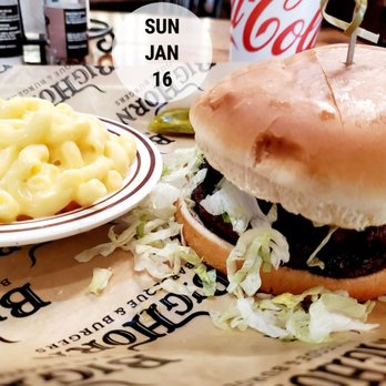 Big Horn BBQ - a hamburger and macaroni and cheese - Barbeque Near Me - Pearland, Texas