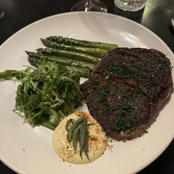Lilou - Steak with asparagus - French Near Me - Knoxville, Tennessee Lilou - Steak with asparagus - French Near Me - Knoxville, Tennessee