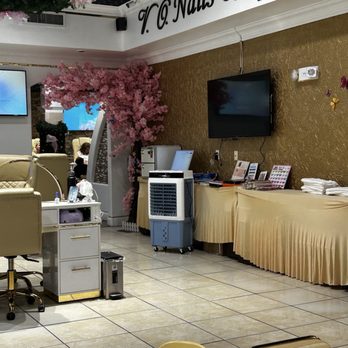 V.O Nails and Spa - One portable AC unit, many fans but still so warm & uncomfortable. - Nail Salons Near Me - Largo, Florida