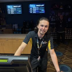 Black Oak Lanes - Amazing and helpful employee