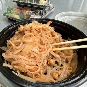 Room 112 - Pad thai chicken - Asian Fusion Near Me - Charlotte, North Carolina
