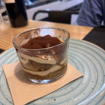 Vinomio Sitges - Tiramisú - Restaurants Near Me - Sitges, B