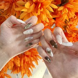 Lush Nail Studio - Tori