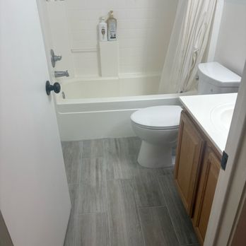 Right Steps Flooring - Bathroom #2 after install - Flooring Near Me - Tempe, Arizona