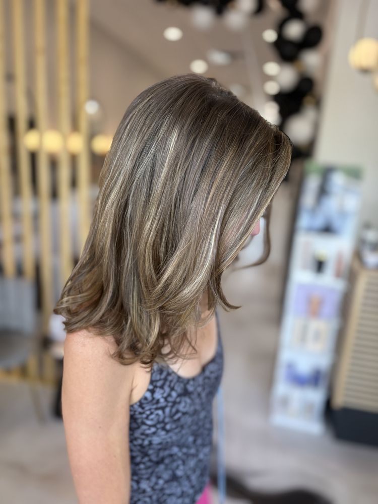 White Sand Salon Image