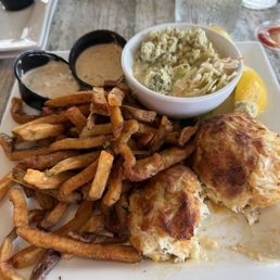 Crab cakes entree