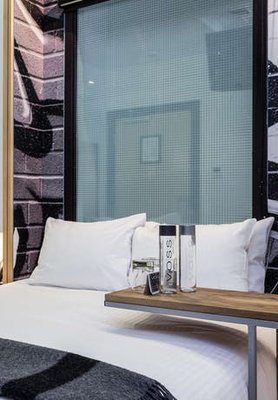 The Beverley Hotel Queen West, Sonder by null
