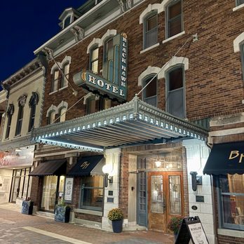 Blackhawk Hotel - Front - Hotels Near Me - Cedar Falls, Iowa