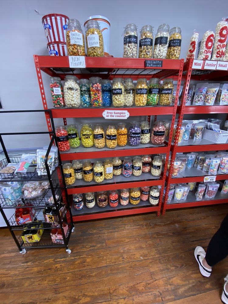 SuSu’s Popcorn & Candy Cafe Logo