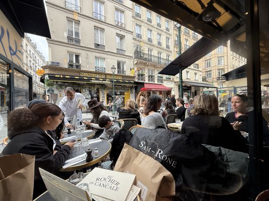 Au Rocher de Cancale by null