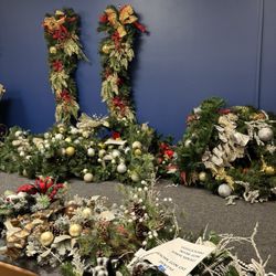 Carefree Consignment - Holiday decorations