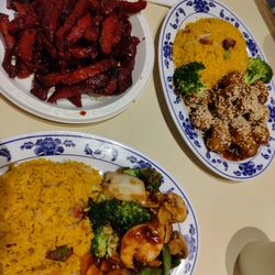 Jan's Chinese Food - Sesame Chicken, Shirmp w Mixed Vegetables, Boneless spare ribs.  Nothing fancy, just wanted to gauge for our first visit.