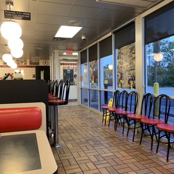 Waffle House - the interior of a waffle house - American Near Me - Mary Esther, Florida Waffle House - the interior of a waffle house - American Near Me - Mary Esther, Florida