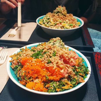 Le Poké Station - My salmon bowl (front) with kale, masago, avocado, pickled ginger, seaweed salad & shredded carrot + sesame seeds & crispy onions (a must) - Hawaiian Near Me - Montreal, Quebec Le Poké Station - My salmon bowl (front) with kale, masago, avocado, pickled ginger, seaweed salad & shredded carrot + sesame seeds & crispy onions (a must) - Hawaiian Near Me - Montreal, Quebec