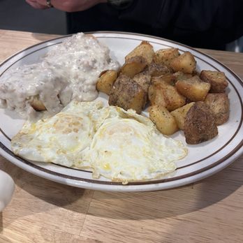 Honey Butter's Kitchen - Biscuits and gravy and their yummy garlic fried potatoes - American Near Me - Williamsburg, Virginia