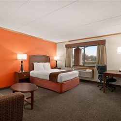 AmericInn by Wyndham Virginia - Guest room