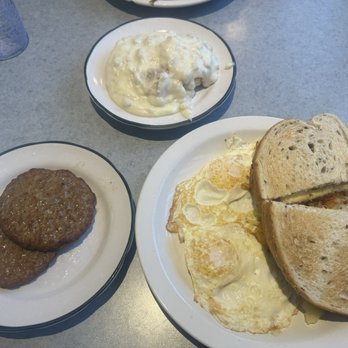 Lincoln Diner - Sausage and Eggs. Side of Biscuits & Gravy - Diners Near Me - Gettysburg, Pennsylvania