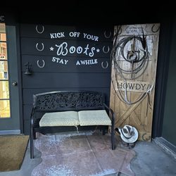 Carter Inn - Welcoming area outside the check in door.