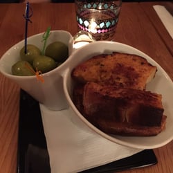 Sangria Tapas Bar - Even the garlic bread is so gooood!