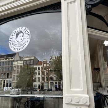 Heertje Friet - The outside - Friterie Near Me - Amsterdam, New Hampshire