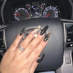 Liberte Nails - Marbled with gold foil