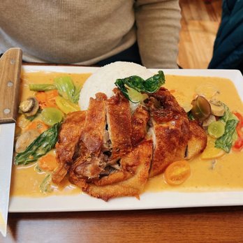 Thai Kitchen - Duck Curry - Thai Near Me - Minturn, Colorado