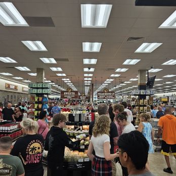 Buc-ee's - Inside the middle of buc-ee's - Gas Stations Near Me - Daytona Beach, Florida Buc-ee's - Inside the middle of buc-ee's - Gas Stations Near Me - Daytona Beach, Florida