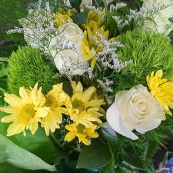 Veronica’s Flowers by the Bay - A way over priced $87 boring bouquet
