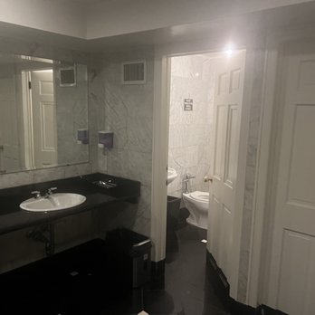 Park Side Restaurant - Clean Bathroom. - Italian Near Me - Corona, New York