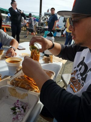 Los Originales Tacos de Birria by null