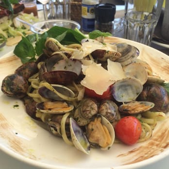 Castel Plage - Linguine vongole! Yum - Beaches Near Me - Nice, 06