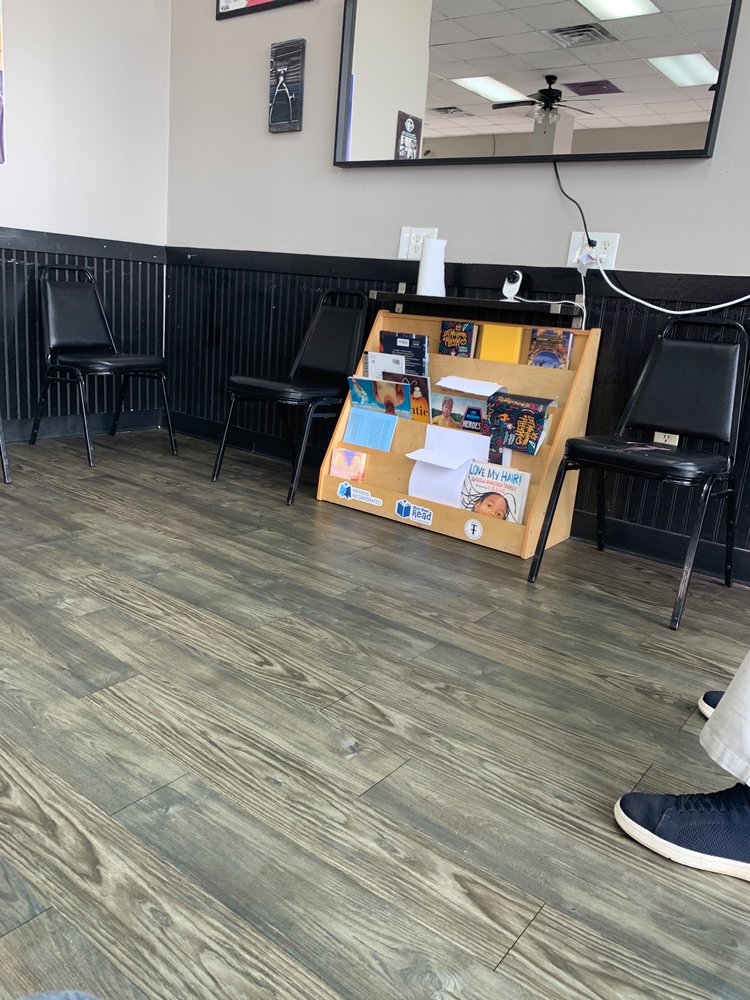 JJ’S BARBER SHOP Updated October 2024 13 Photos 3570 Memorial Dr