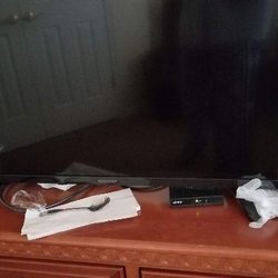 Sunrise of Dresher - Medical waste, old food, trash left all over patient's room, under bed, near trash can, and on patient's tray table.