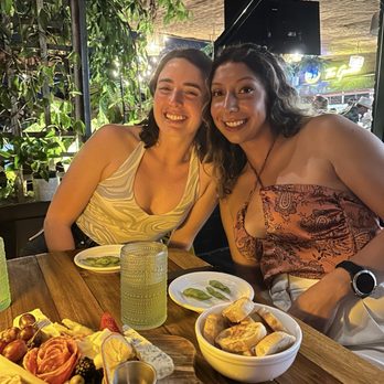 The Boardroom - Girl dinner - Cocktail Bars Near Me - Kailua, Hawaii