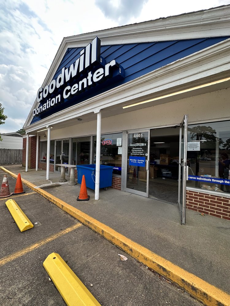 GOODWILL ATTENDED DONATION CENTER Updated August 2024 11 Photos 4461 Shore Dr, Virginia