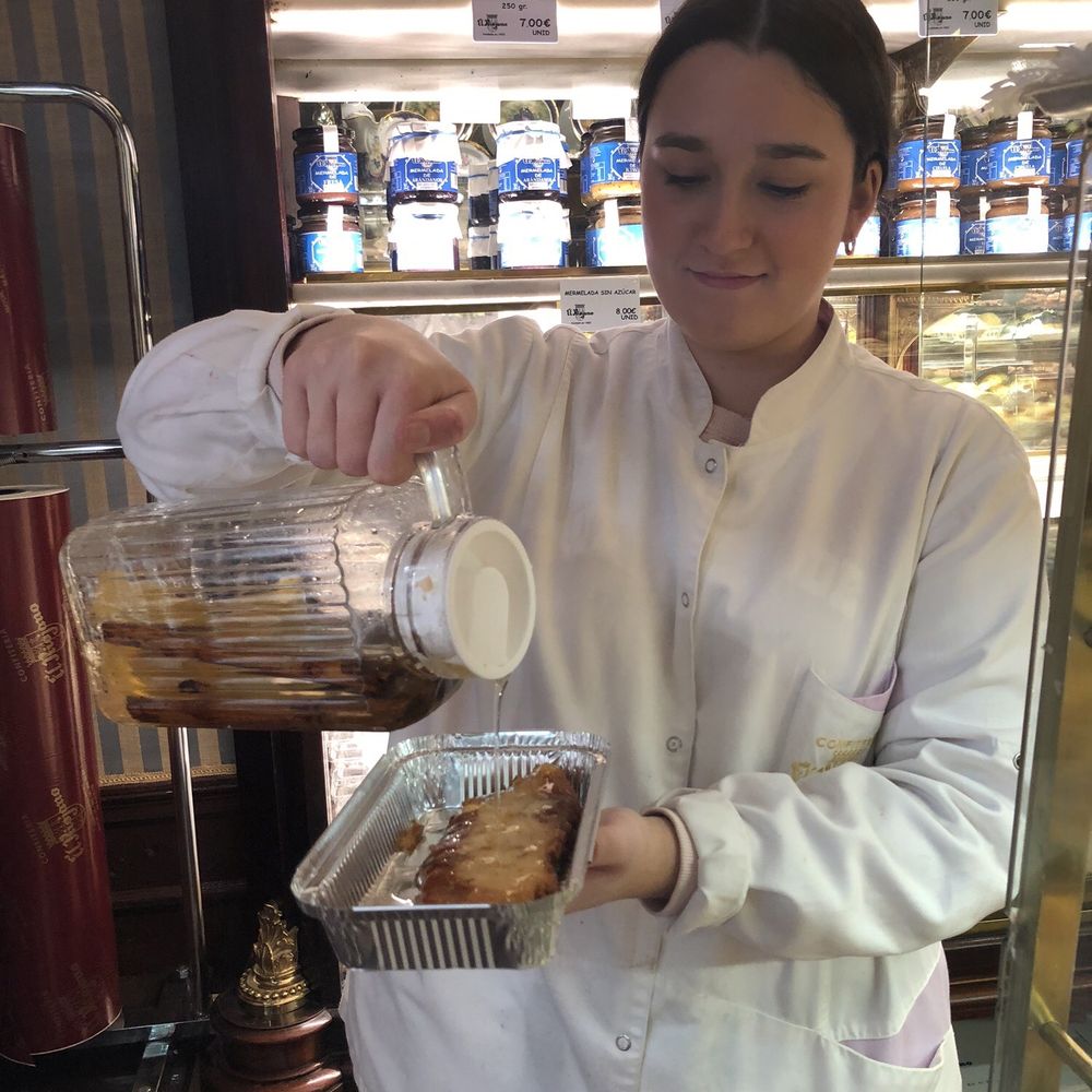 El Riojano - This is how they pour the syrup on it - Bakeries Near Me - Madrid, M