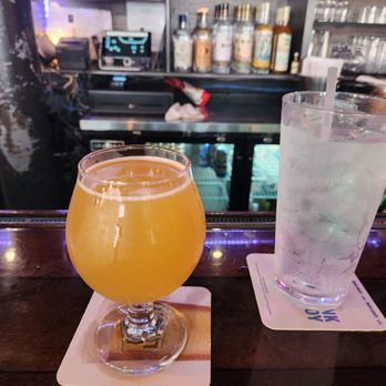10 Twenty five - Hazy Beer Hug IPA craft beer - Gastropubs Near Me - Fort Myers, Florida 10 Twenty five - Hazy Beer Hug IPA craft beer - Gastropubs Near Me - Fort Myers, Florida