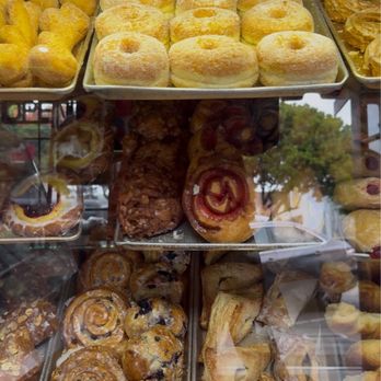 Half Moon Bay Bakery - Pastries - Bakeries Near Me - Half Moon Bay, California