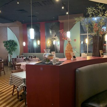 Buckhead Pizza - Empty on a late Friday night - Pizza Near Me - Atlanta, Georgia