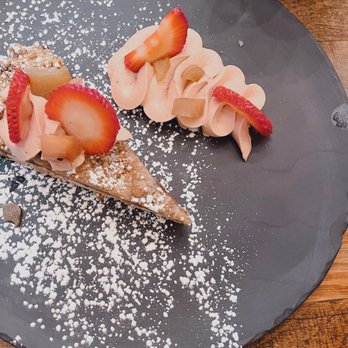 The Dearborn - Strawberry rhubarb crunch cake - New American Near Me - Chicago, Illinois The Dearborn - Strawberry rhubarb crunch cake - New American Near Me - Chicago, Illinois