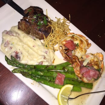 Pappadeaux Seafood Kitchen - Amazing even on a busy Valentine's Day - Seafood Near Me - Austin, Texas