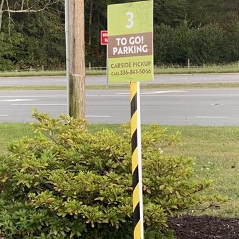 Olive Garden Italian Restaurant - To Parking Sign - Italian Near Me - High Point, North Carolina