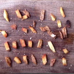 Be careful of scraps claiming to be fries. Yes, this was pretty much our €3.50 portion! Be careful of scraps claiming to be fries. Yes, this was pretty much our €3.50 portion!