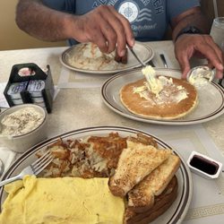 Cahill's Family Pancake House Restaurant - Excellent food. Fresh and very tasty. Price was also very reasonable.