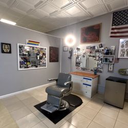 True Blue Barber & Shave Parlour - Barber station