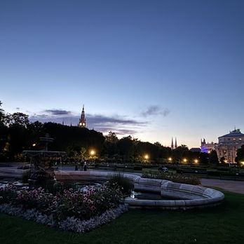 Volksgarten - Parks Near Me - Vienna, 9